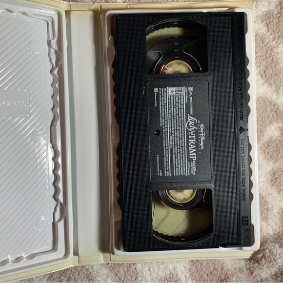 Disney Lady and the Tramp movie - Picture 2 of 2